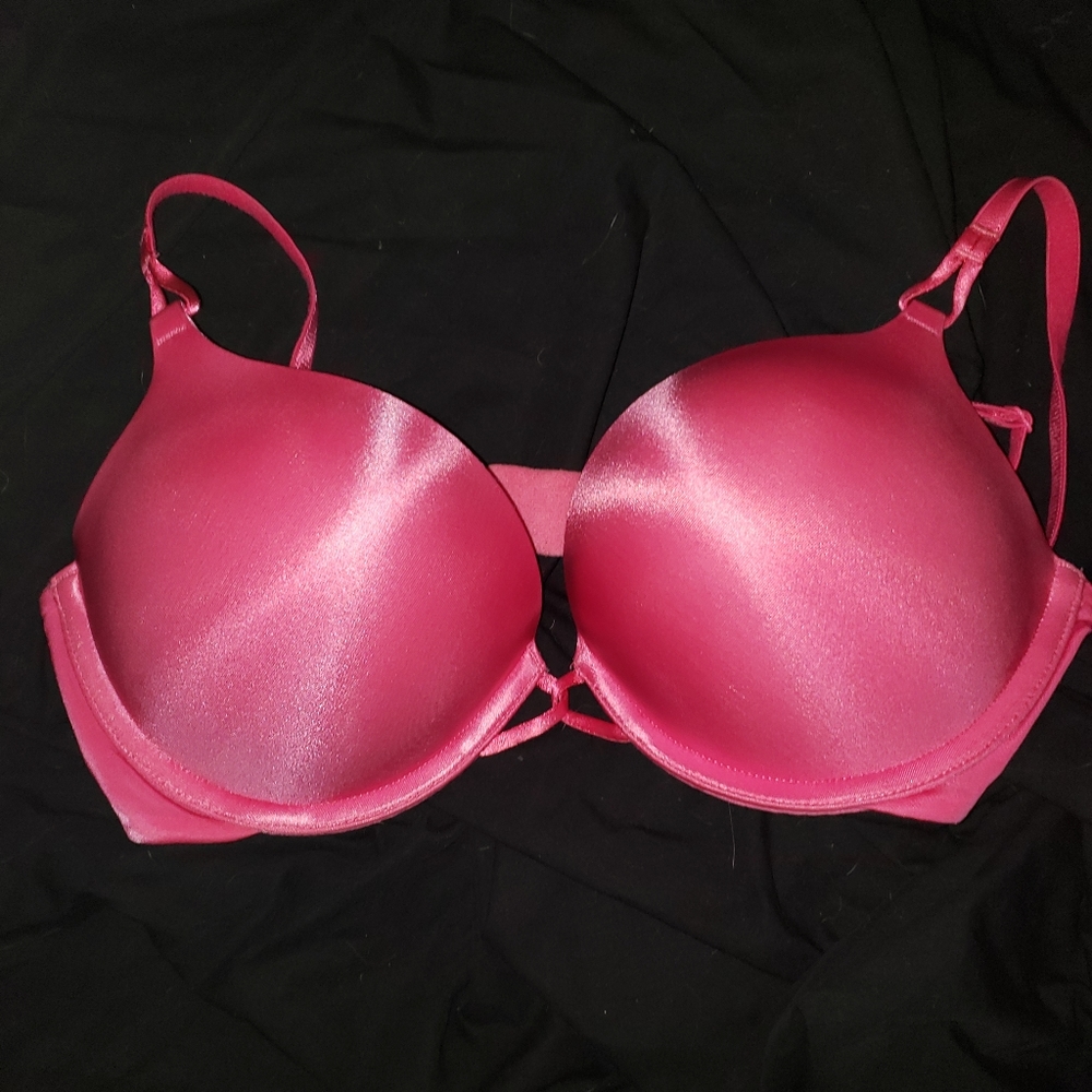 🚨SOLD🚨Victoria's Secret Miraculous Plunge Bra